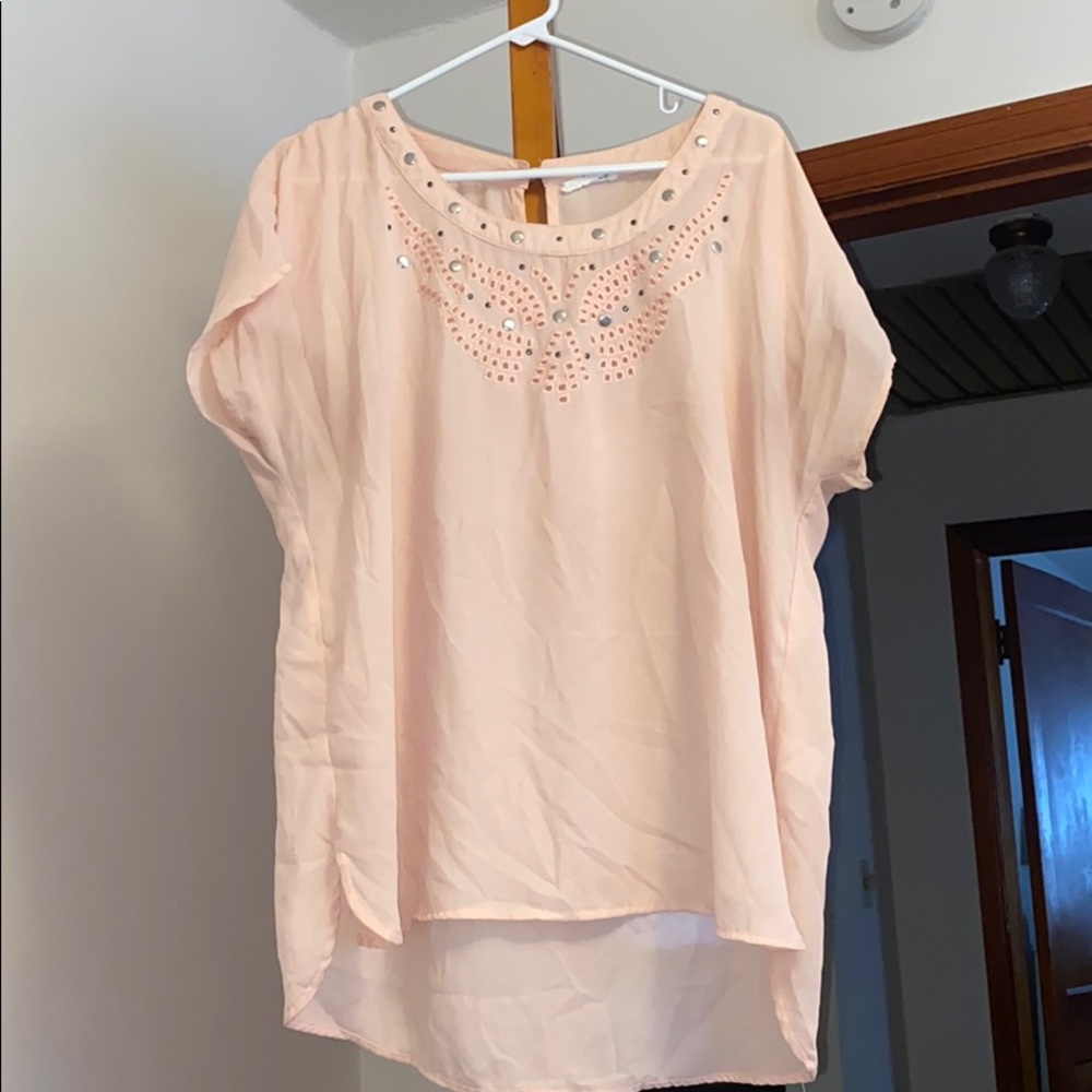 Light salmon dress shirt w/ intricate chest design